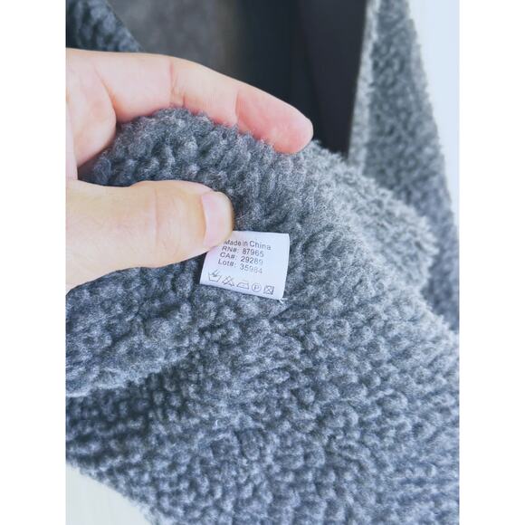 ELAN Gray Sherpa Faux Fur Sleeveless Cardigan Vest One Size Cozy Layering - Picture 6 of 8